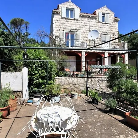 Laura Zaton - Two Bedroom With Terrace And Garden View