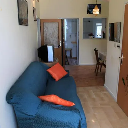 Laura Zaton - Two Bedroom With Terrace And Garden View Apartamento