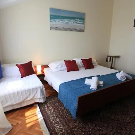 Laura Zaton - Two Bedroom With Terrace And Garden View Apartamento