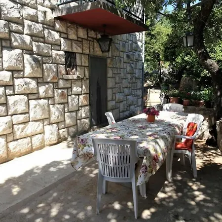 Apartamento Laura Zaton - Two Bedroom With Terrace And Garden View
