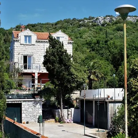 Laura Zaton - Two Bedroom With Terrace And Garden View Apartamento